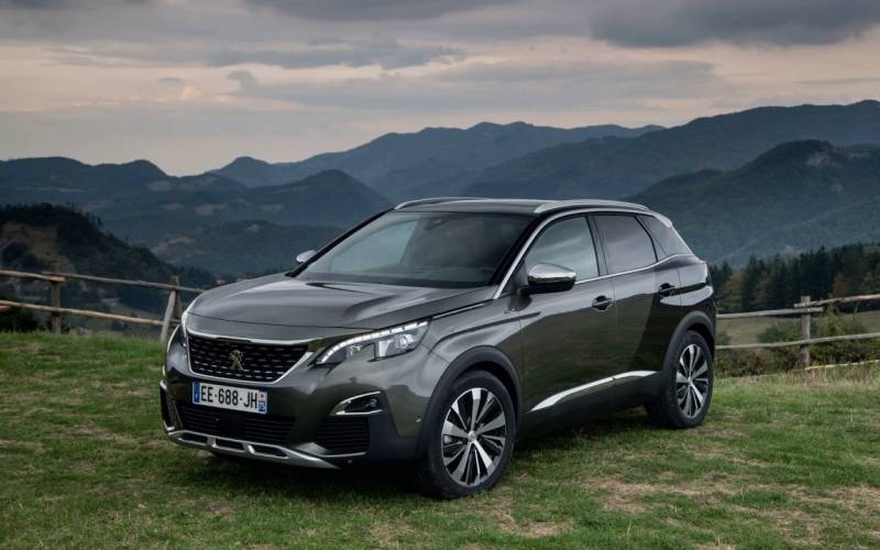 volkswagen id 4 vs peugeot 3008